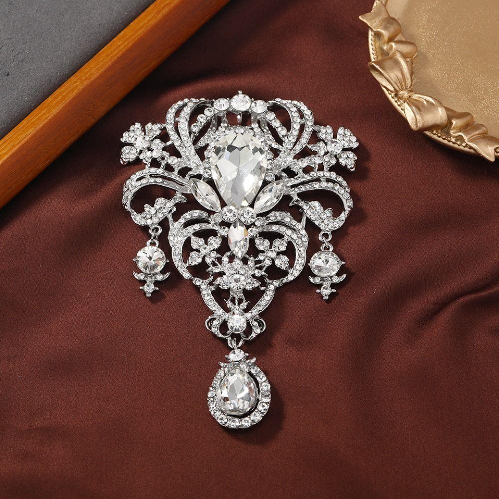 Shining Rhinestone Brooch Pendant Luxury Ornaments Fashion Flower Brooch  Female