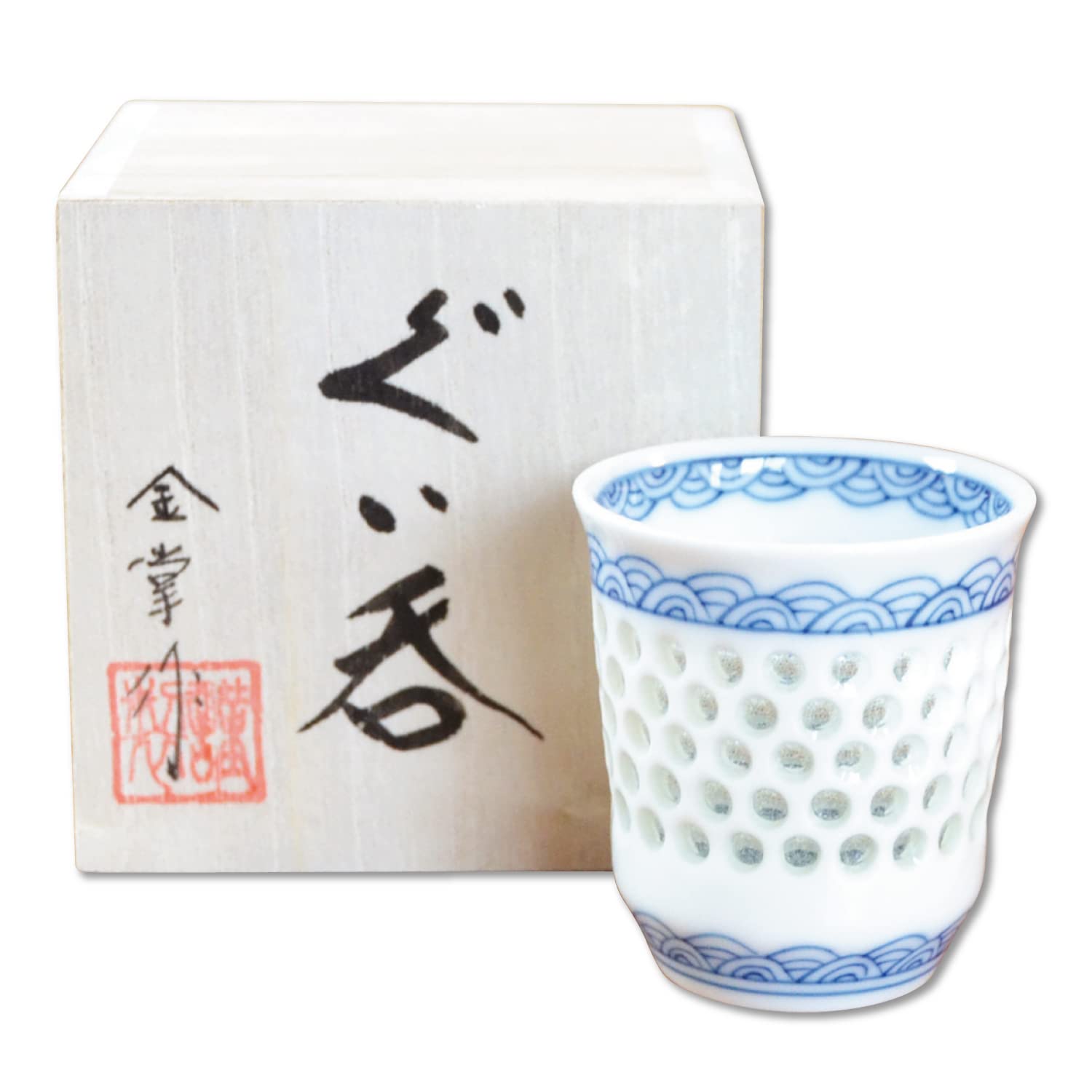 

Саке чашка из фарфора Арита с хрустальной гравировкой, узор Сэйгайха, идеально подходит для подарка. Сделано в японии.