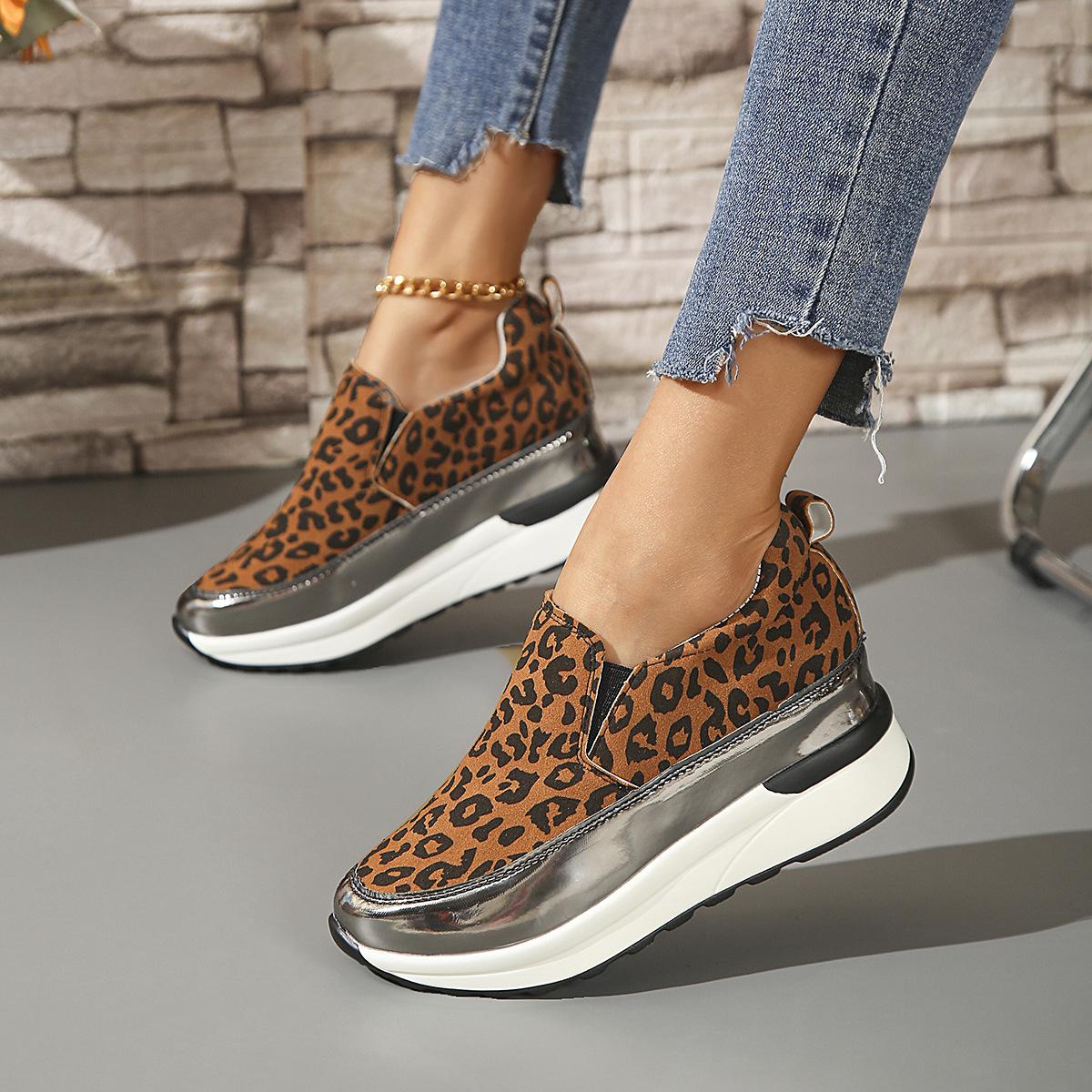 

Модная повседневная обувь на скрытой платформе и танкетке, женские кроссовки из замши, слипоны, обувь для увеличения роста, из флока, с леопардовым принтом 35