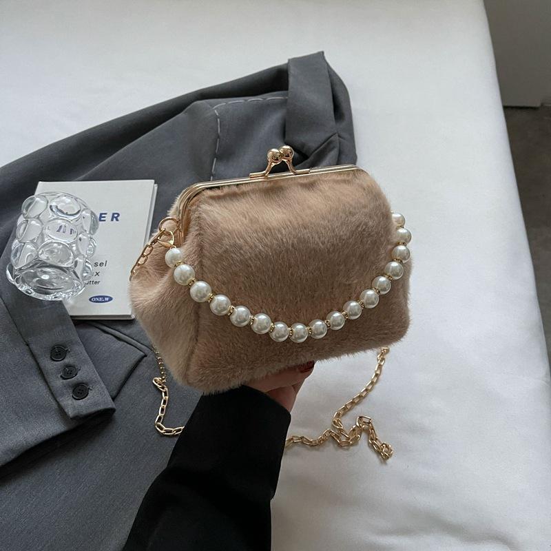 

2025 осень новая мода одно плечо простой тренд кроссбоди иностранный стиль портативная сумка-ракушка плюшевая сумка женская хаки