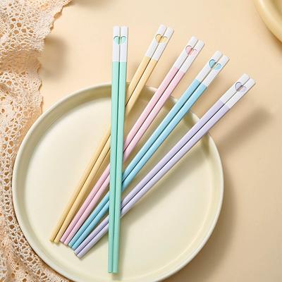 5 Paar Niedliche Herz Japanische Chinesische Essstäbchen Sushi Rutschfeste Stäbchen Wiederverwendbares Koreanisches Essstäbchen-Set Gesundes Legierungs-Geschirrset