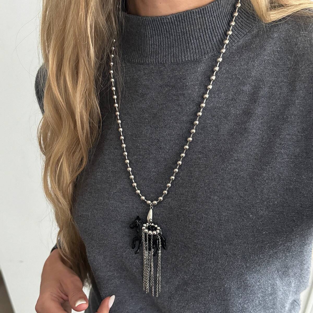 

SHIXIN 5 Colors New Creative Small Horse Pendant Necklace Women Unique Tassel Iron Beaded Necklace Sweater Chain Jewelry Gifts