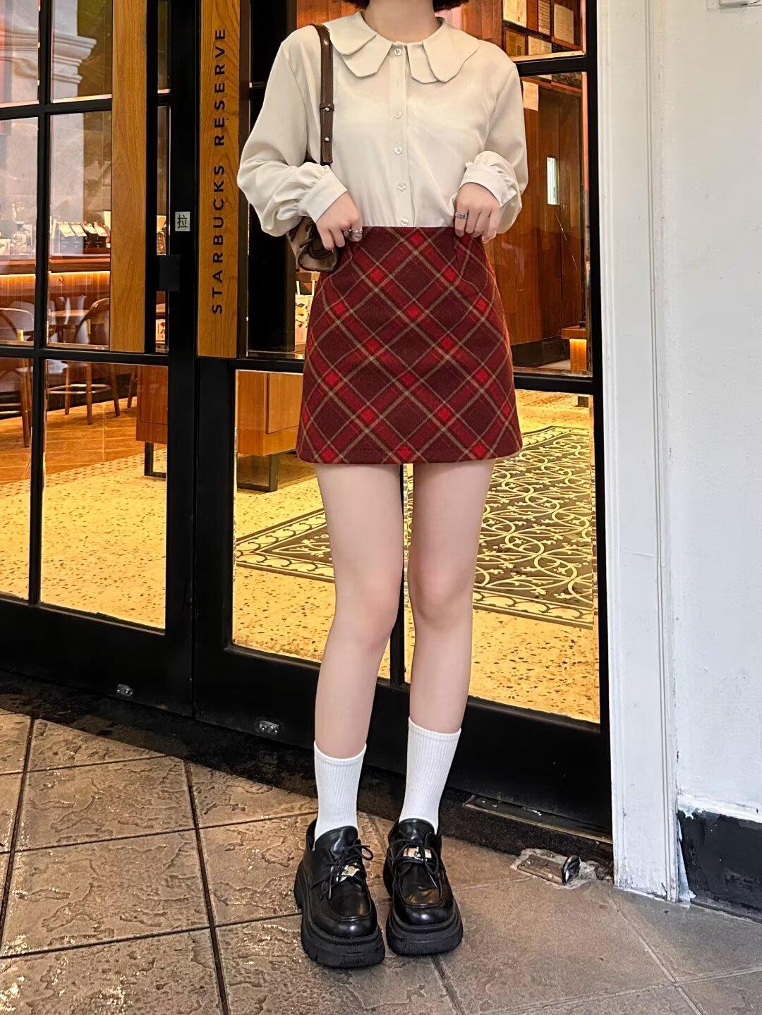 

Женская юбка А-силуэта из шерсти в клетку ретро с высокой талией - Приталенная, Осень/Зима 2024 L чёрный