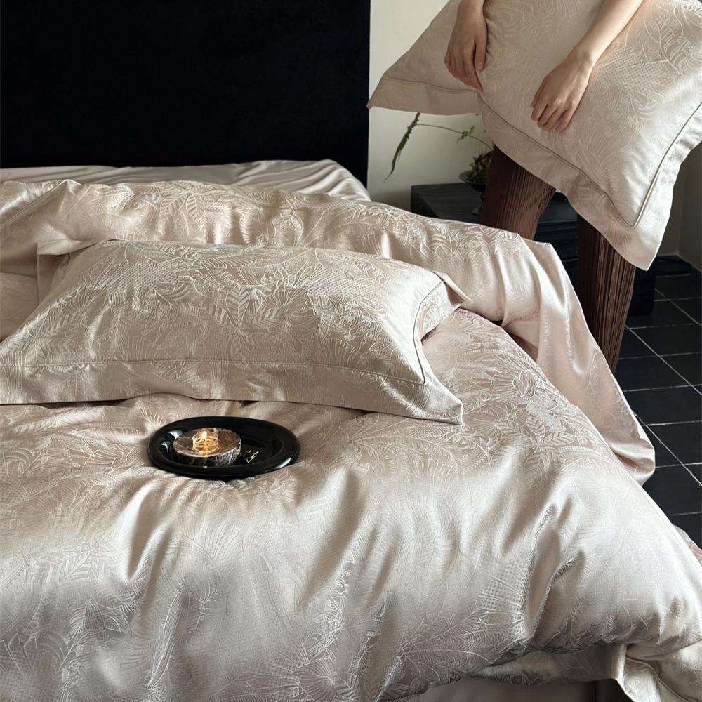 Pure Cotton Bedding Four-piece European Classical Simple Skin-friendly Breathable Bed Sheet Quilt Cover Pillowcase Kit