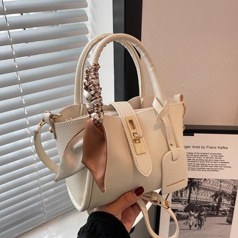 High-end fashion casual niche texture bucket bag 2025 new women's bag trend versatile messenger bag women