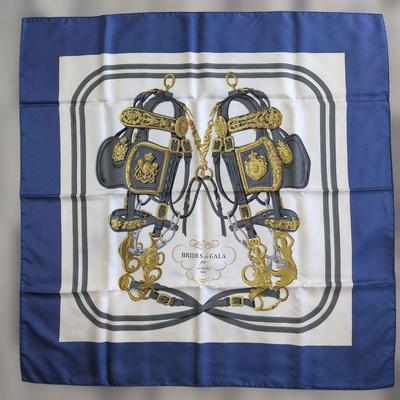 Used 90 BRIDES De GALA Scarf