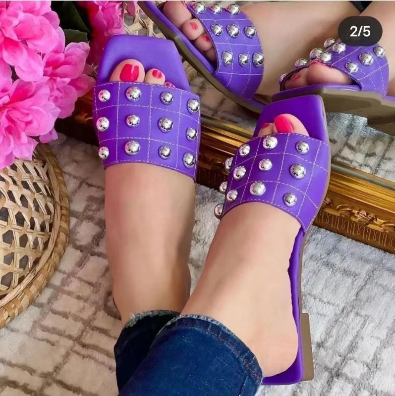 2024 New Women's Slippers Rivets Leather Fashion Open Toe Flat Flip Flops Beach All-match Simple Gladiator Sandals For Mujer