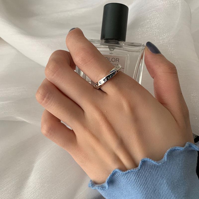 Mobius Star Knot Ring: Fashionable Irregular Braid Design