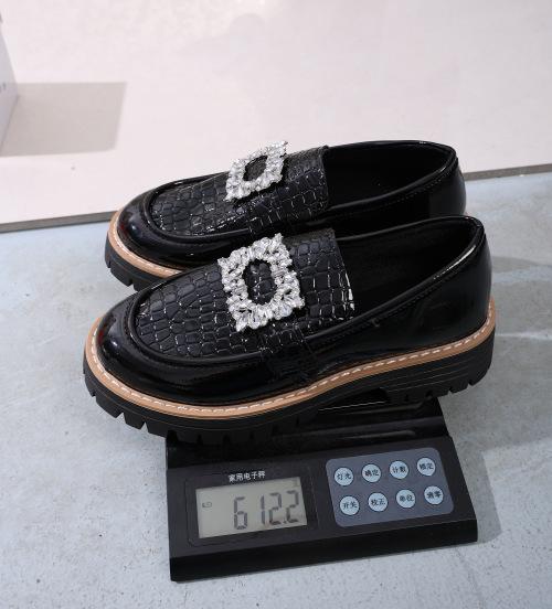 Chaussures plates en cuir pour femmes 2025 été nouvelles chaussures polyvalentes à talons hauts style britannique mocassins noirs chaussures simples