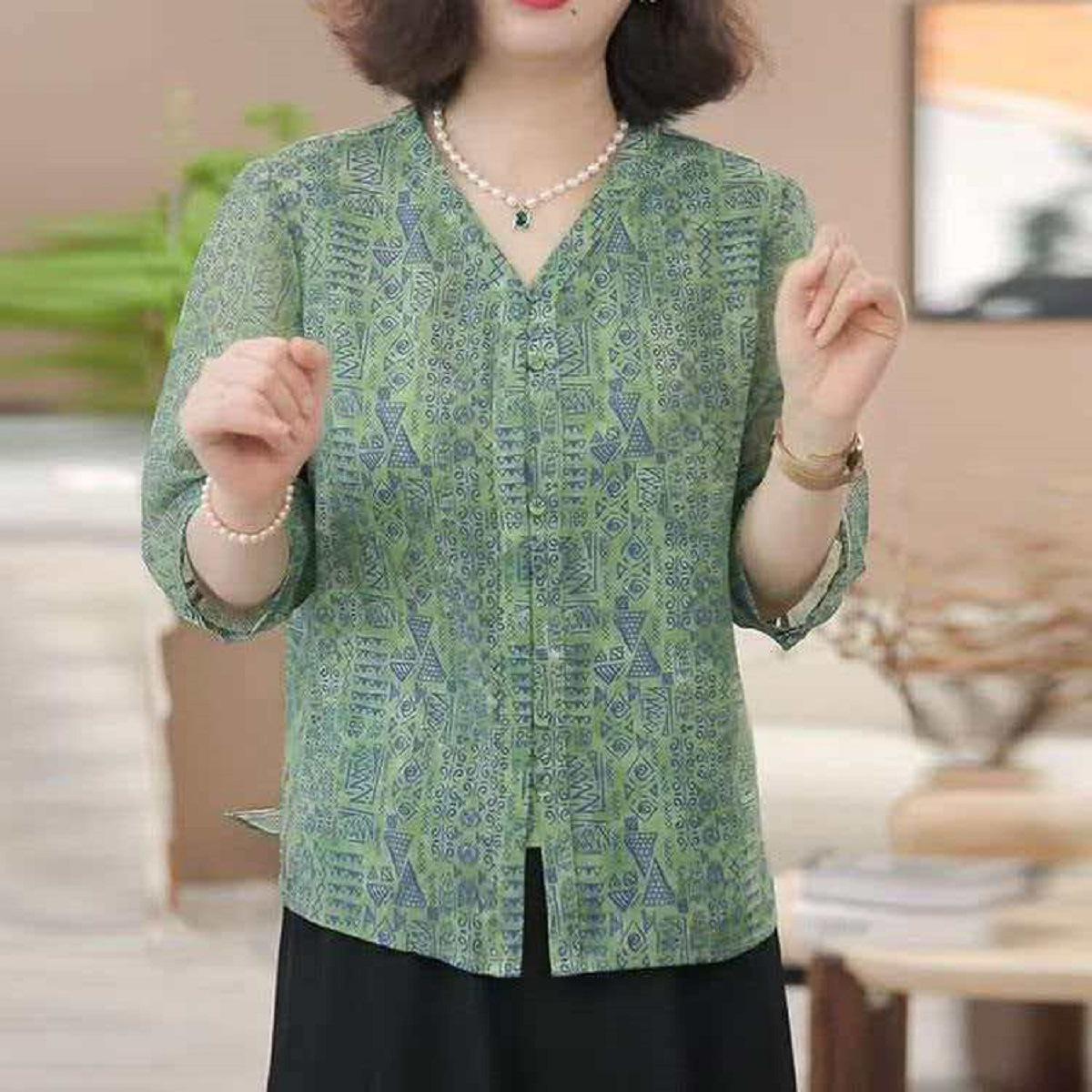 

Mid-Sleeve V-Neck Chiffon Top for Middle-Aged Women - Lightweight & Breathable Summer Shirt 5XL (140-150 Jin) зелёный