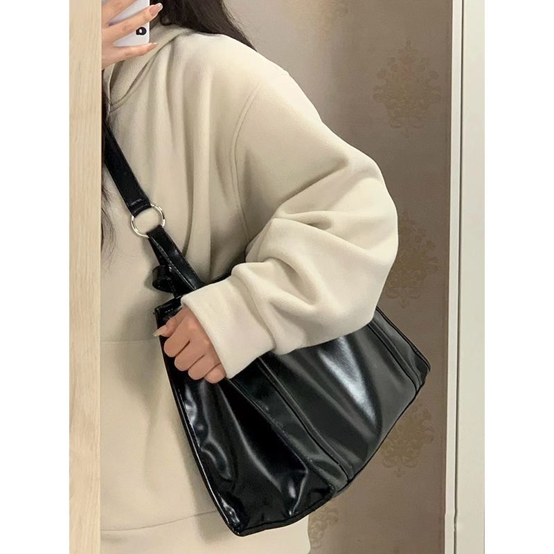 Korean version of retro soft leather large-capacity laptop bag, college student book tote bag, class commuter bag oblique span bag
