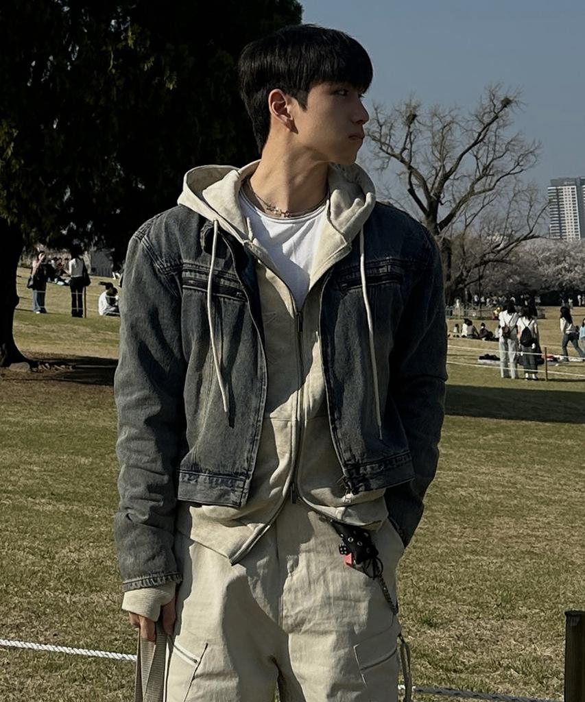 Someplace Man Sequin Star Patch Point Crack Two-Way Sweat Hooded Zip-Up Jacket [Cream]