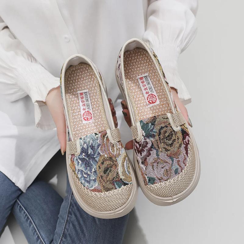 

Старые ******* тканевые туфли женские ****** новый этнический стиль повседневные туфли рыбака s**t подошва нескользящие на одной педали удобные туфли для мамы 41