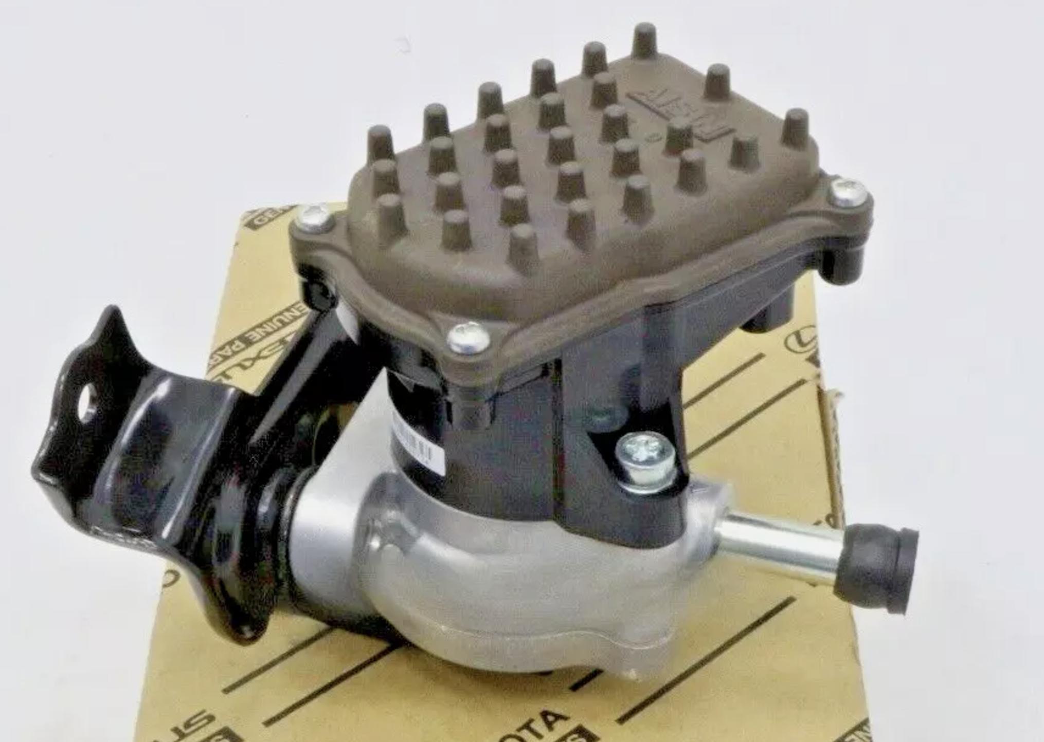 

Toyota 35300-48011 RX400h Highlander Hybrid Oil Cooler Pump & Motor OEM Genu