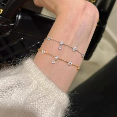 Pulsera Chic de Trébol de Cuatro Hojas: Joyas de Mano Dulces, Lindas, Minimalistas y Versátiles para Mujer