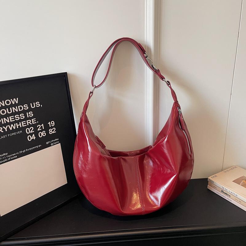 Large-capacity Dumpling-shaped Fashionable Shoulder Bag for Casual Commuting and Underarm Carrying