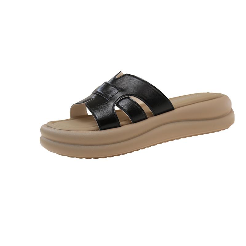 2025 New Thick-soled Slippers Women's Summer Outerwear Slip-on Non-slip Sandals Lightweight and Durable Beach Flip-flops