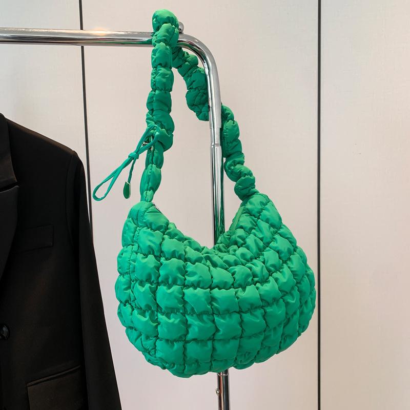 2025 neue koreanische gefaltete Wolken-Tasche Damen-Umhänge-Messenger-Tasche Mode Daunenbaumwollkleidung Achselhöhlen-Knödel-Tasche