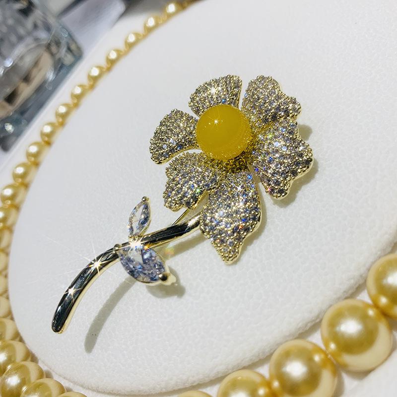 Dili Xue Luxury Zircon-Embellished Rose Brooch for Women