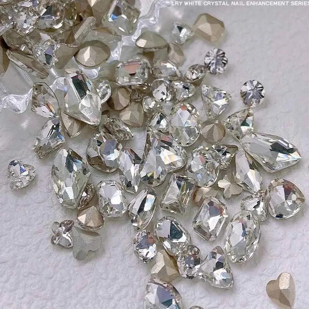 50 szt. 3D K9 Błyszczące Białe Kryształowe Rhinestone'y do Zdobienia Paznokci Mieszane Kształty Szpic na Dole Szklane Diamenty Charmsy do Paznokci Akcesoria do Paznokci DIY