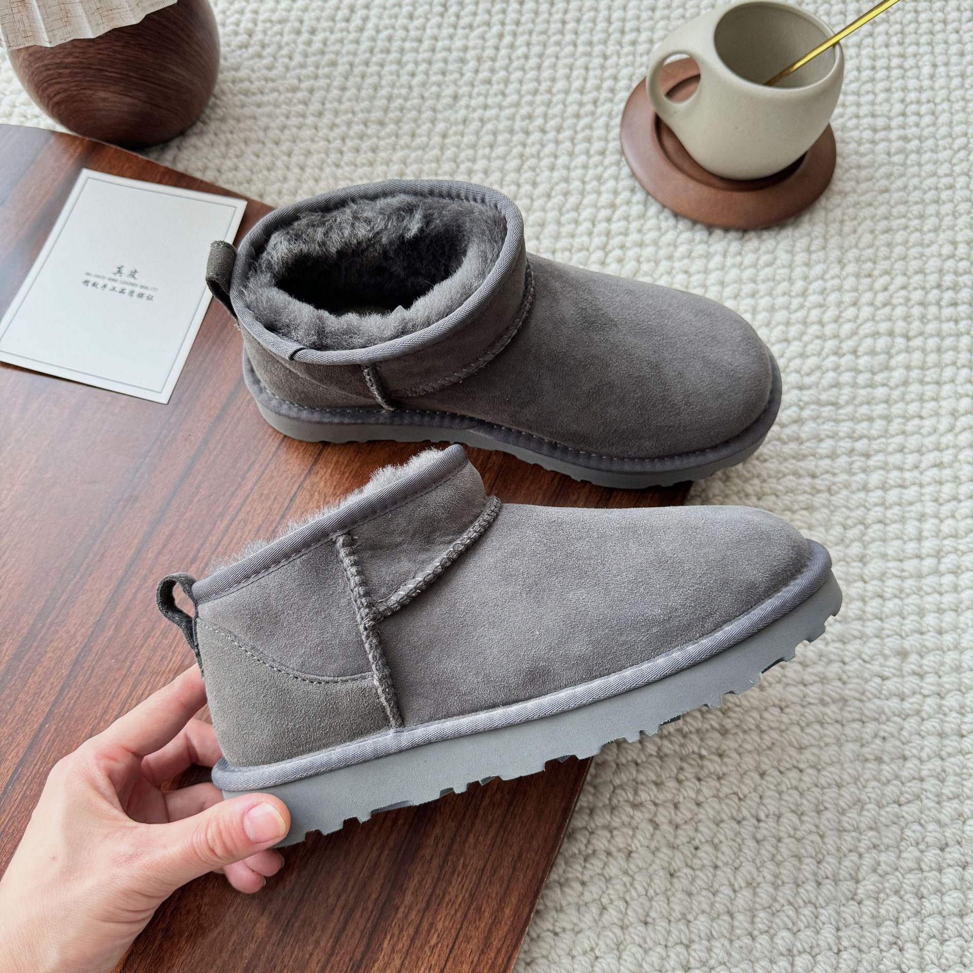 Женские короткие зимние сапоги из шерсти и бархата - мех и кожа зима 2024 г теплые на плоской подошве 36 4289₽