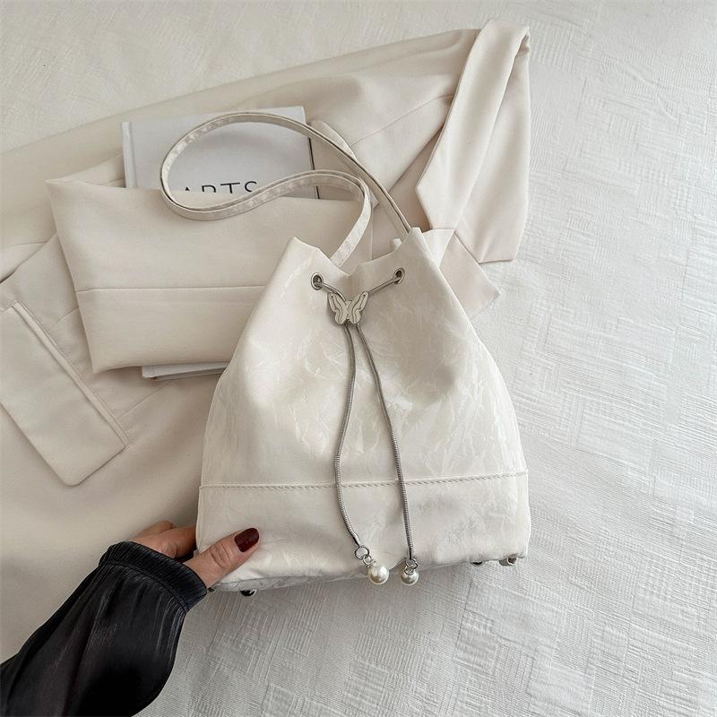 

Нишевый дизайн, цепочный рюкзак, женская текстурная модная сумка-ведро, женская новая сумка-мессенджер 2025, красивая наплечная сумка белый