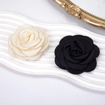 DIY Handgefertigte Stoffblumen-Accessoires für Hochzeiten – Rosen- und Kamelienverzierungen
