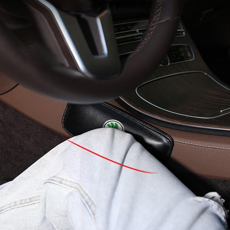 Leather Knee Pad Car Interior Pillow Comfortable Elastic Cushion for Skoda Octavia 1 2 3 A4 A5 MK2 Kodiaq Superb 3 Rapid Fabia 1 Car Styling