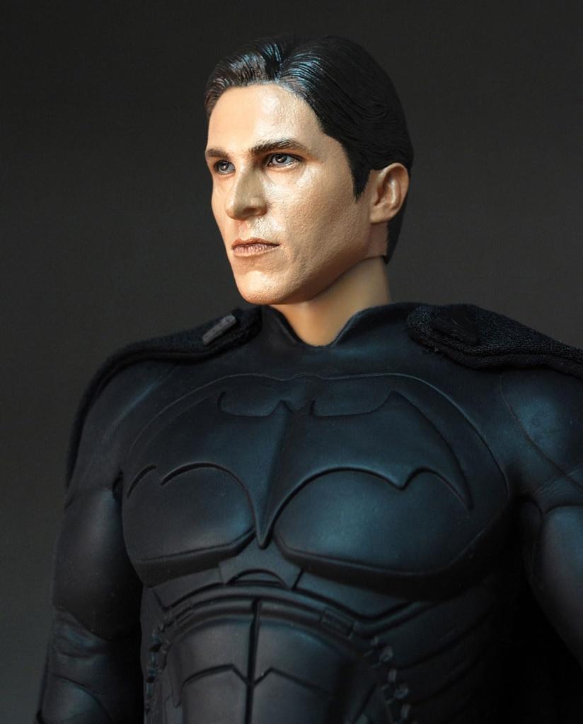 Movie Masterpiece Scale Fully Poseable Figure THE DARK KNIGHT BATMAN - 1/6 - (ORIGINAL COSTUME)