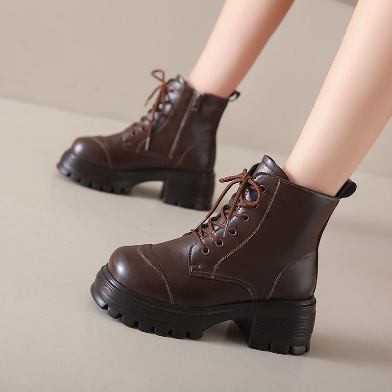 

Зимой 2024 года новые женские ботильоны в британском стиле со шнуровкой в стиле ретро и бархатной платформой 40