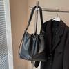 Retro Foreign Style Messenger Bag Bucket Bag Large Capacity Bag Women's 2025 Autumn New Trendy Fashion Simple Shoulder Bag