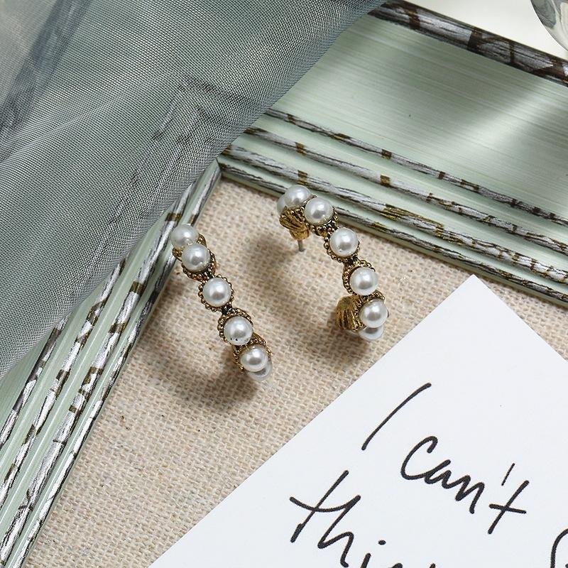 Retro Baroque Pearl Stud Earrings Women's Versatile High-end French Earrings, Simple Temperament, Personalized Trendy Ear Jewelry