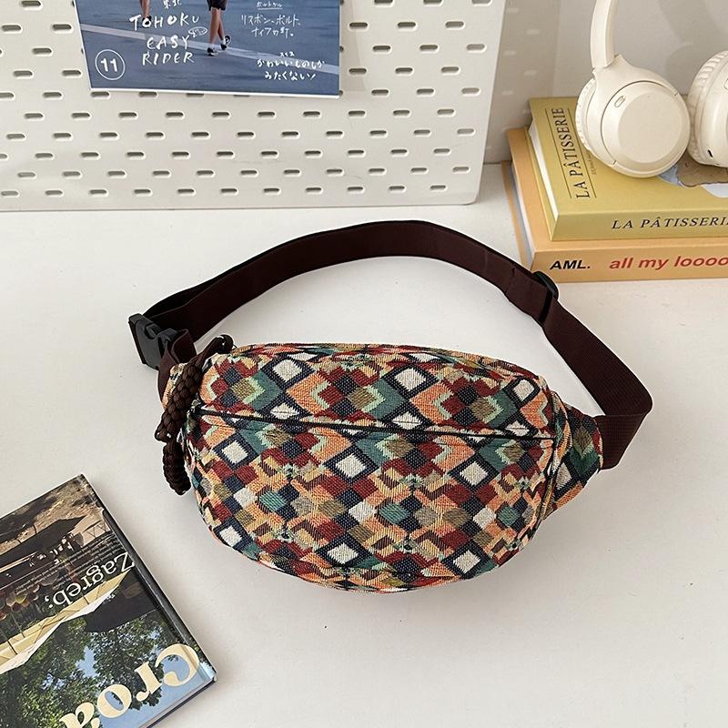 2025 New Japanese Harajuku Large-capacity Fanny Pack Breast Bag Women's Ins Versatile Dark Retro Bag Going Out Sloping Shoulder Bag