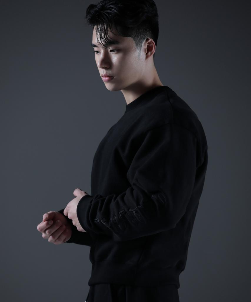 CARMID Lettering Noble Black Embroidered Sweatshirt