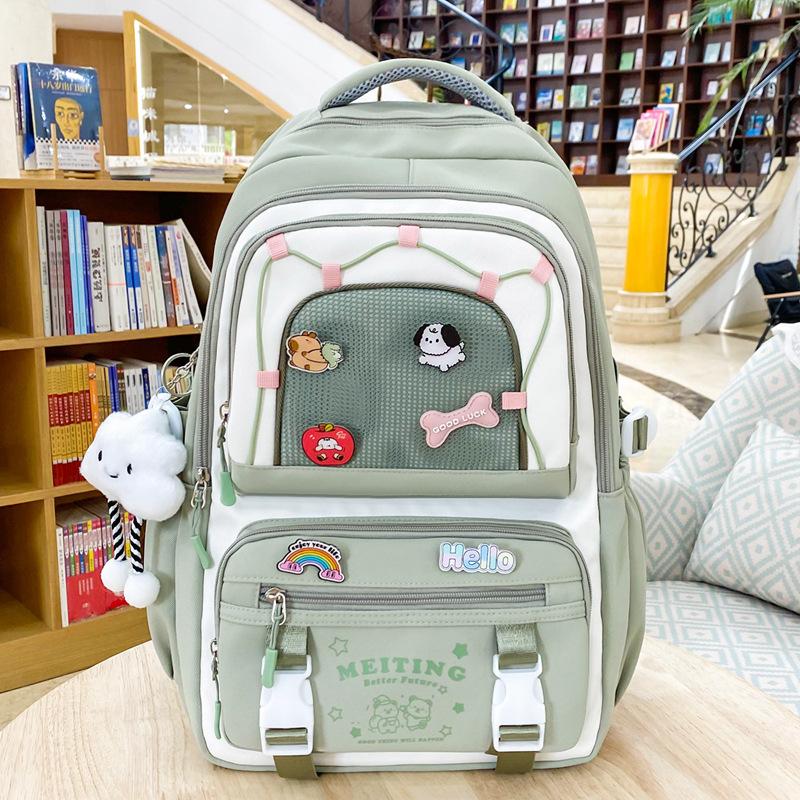 Cute little fresh schoolbag for female junior high school students, high , lightweight and large capacity travel backpack, versatile student backpack.