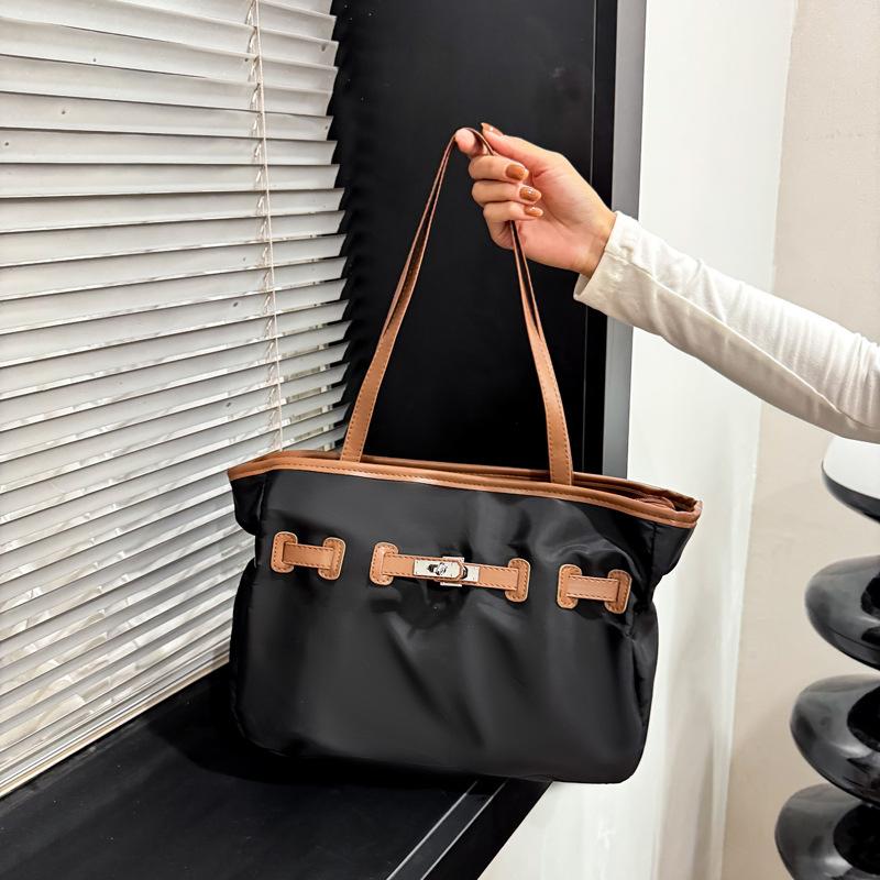 

Simple splicing foreign style autumn new fashion tote bag women s personality casual versatile large capacity shoulder bag чёрный