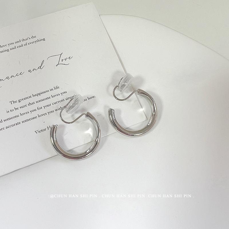 Metal C-shaped earrings without pierced ears + simple geometric round earrings cold wind personalized mosquito coil disc earrings