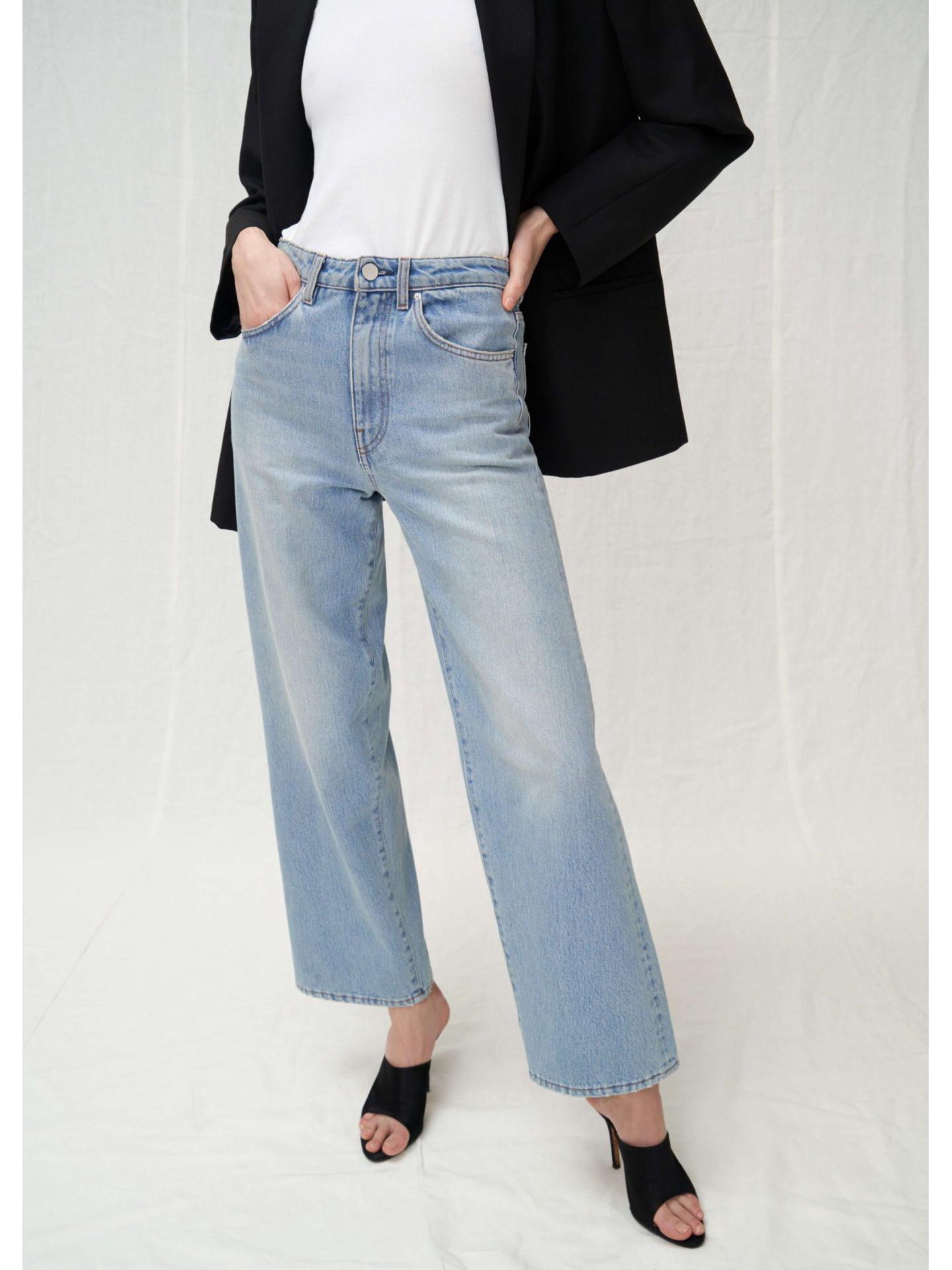 

Toteme Women s Nordic Retro Washed Wide-Leg Jeans with Ripped and Frayed Details for Spring and Autumn. 26