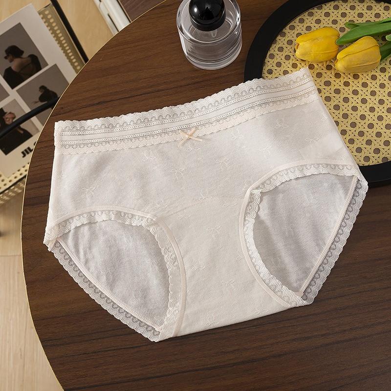 Damen Frühlings- und Sommer-Spitzen-Baumwoll-Antibakterielle Slips mit verlängertem Schritt, spurlos, bequem