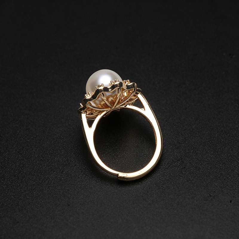 Retro Lace Diamond-Accent Pearl Ring for Women - Adjustable Shell Pearl, Elegant Gift for Mothers and Elders