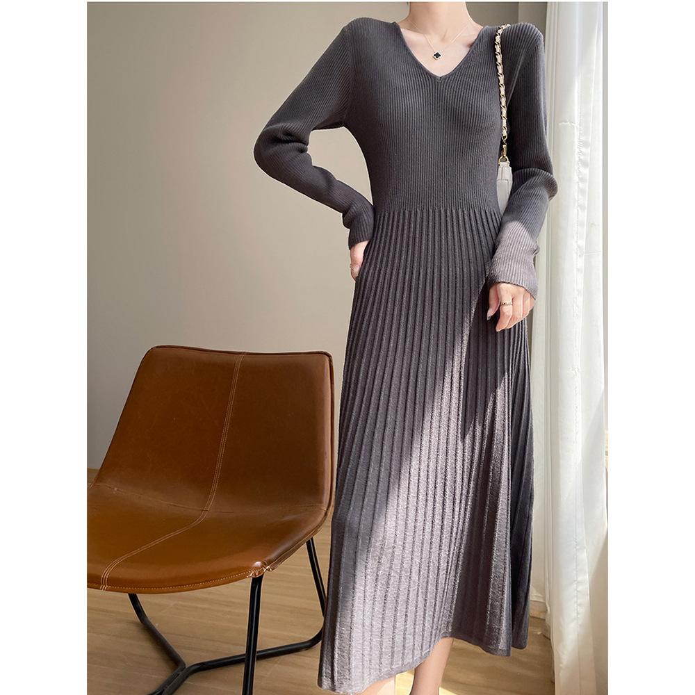 V-neck base knitted dress, new in autumn and winter, elegant temperament, high-end feeling, waist long a-word sweater skirt