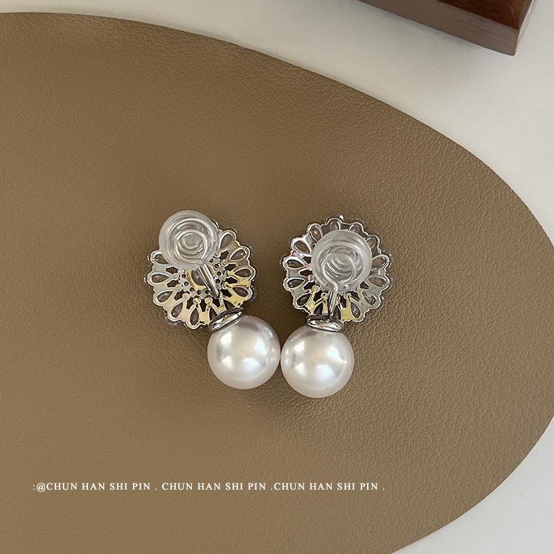 Elegant Zircon Flower Pearl Ear Clips for Women - Non-Piercing Retro Earrings, Light Luxury Exaggerated Coil Design