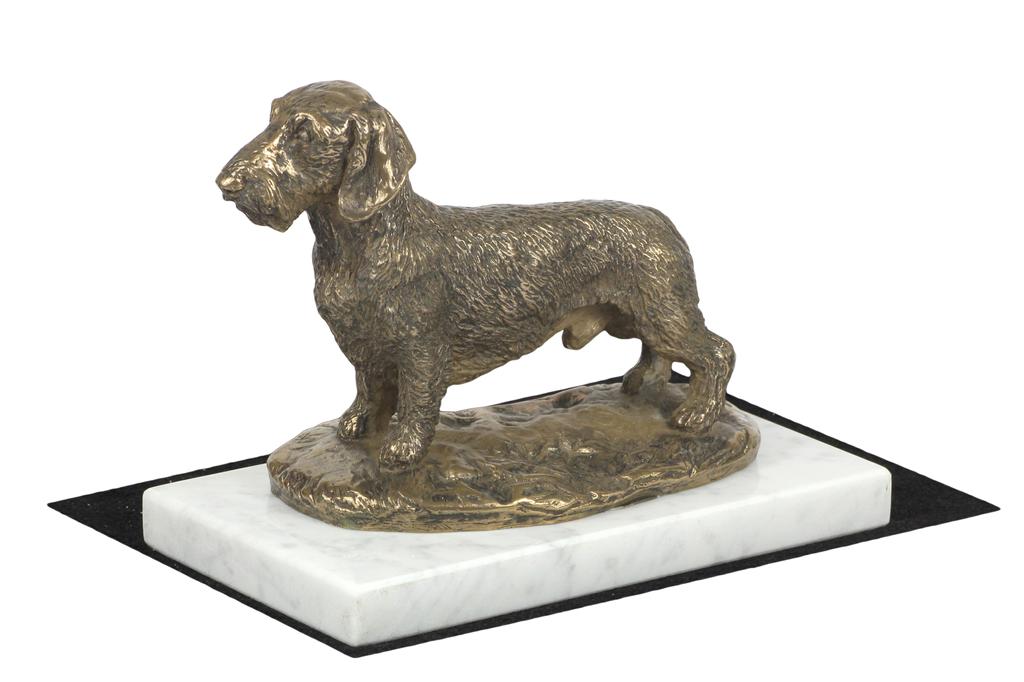 Rauhaardackel, Wiener Hund, Dachshund - Hundefigur, Statue auf weißem Marmor, Trophäe für die Art-Dog-Hundeausstellung