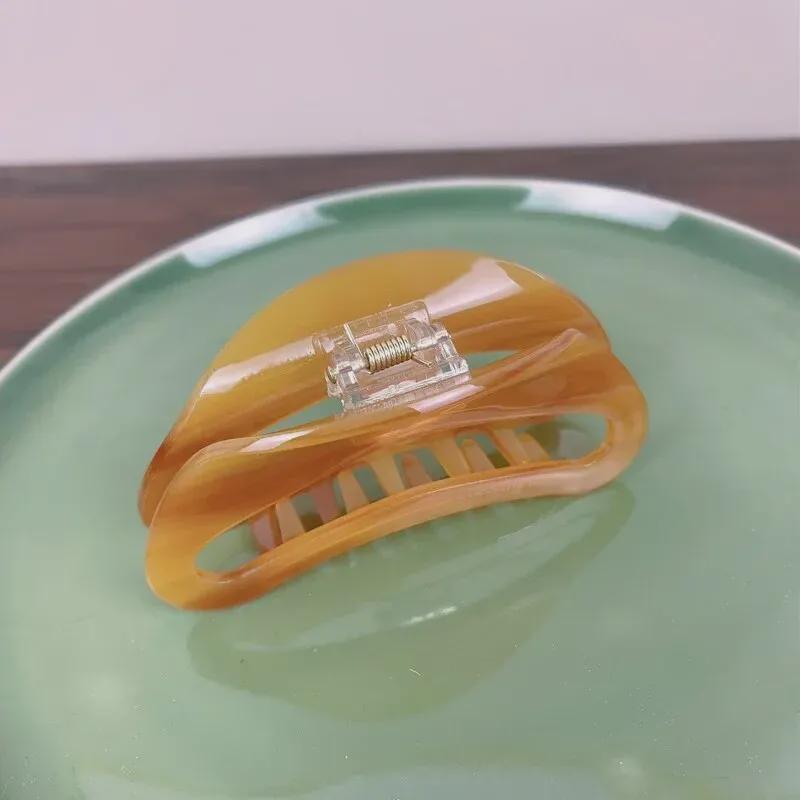 Grande Pinza per Capelli a Mezzaluna Nera con Stampa Leopardo ed Etichetta Coreana Oro