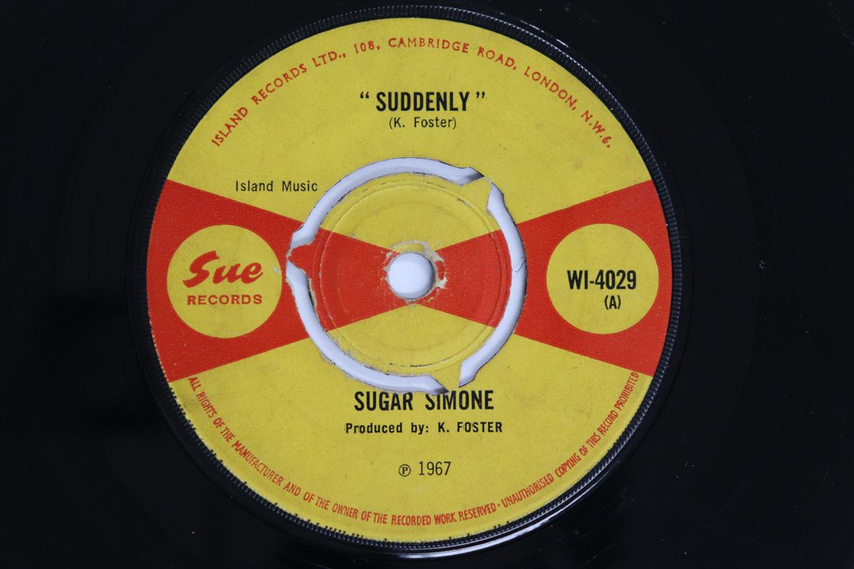 

7-дюймовая пластинка SUGAR SIMONE - Suddenly / King Without A Throne WI4029 Sue Records 1967 UK Соул/Фанк Б/У