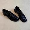 Le Fu Schuhe Damen 2026 Retro Britischer Stil Runde Spitze Niete Gefaltet Dicke Ferse Lederschuhe Damen