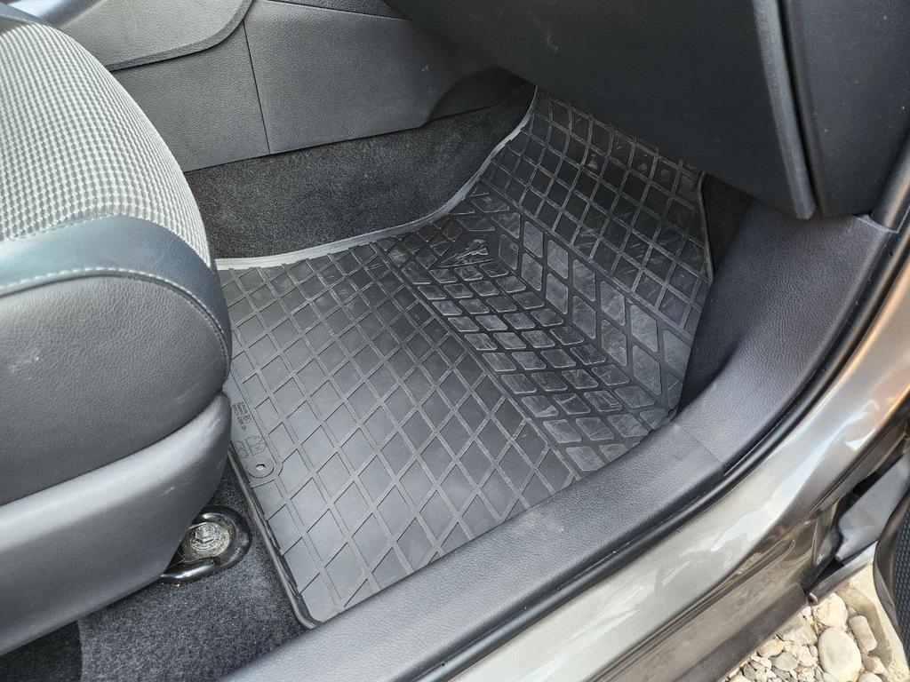 Rubber Mats (4 Pcs, Stingray Premium) for Toyota Auris 2012-2018