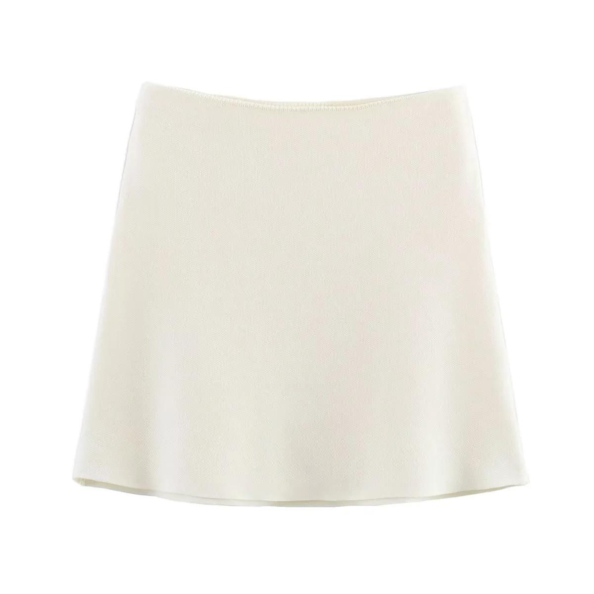 

Женский вязаный кардиган и юбка-хип-рэп с цветочной брошью-пуговицей ванильно-голубого цвета - Коллекция весна/лето 2025 Large