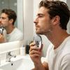 Mini-Elektrorasierer für Männer, wiederaufladbarer Nass-Trocken-Rasierer mit LED-Anzeige, wasserdichter tragbarer Barttrimmer für Reisen, Zuhause, Büro