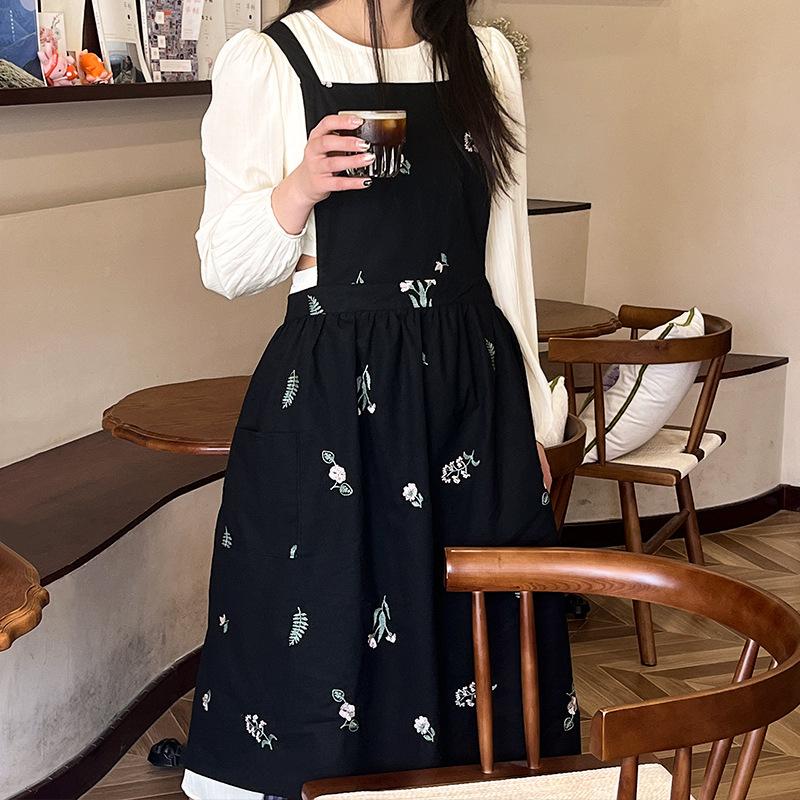 Thin embroidered apron anti-fouling and anti-splashing household high-value women s cotton and linen overalls are dirt-resistant